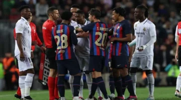 الحكام المرشحون لإدارة كلاسيكو ريال مدريد وبرشلونة وتداعيات اختيارهم على سير المباراة